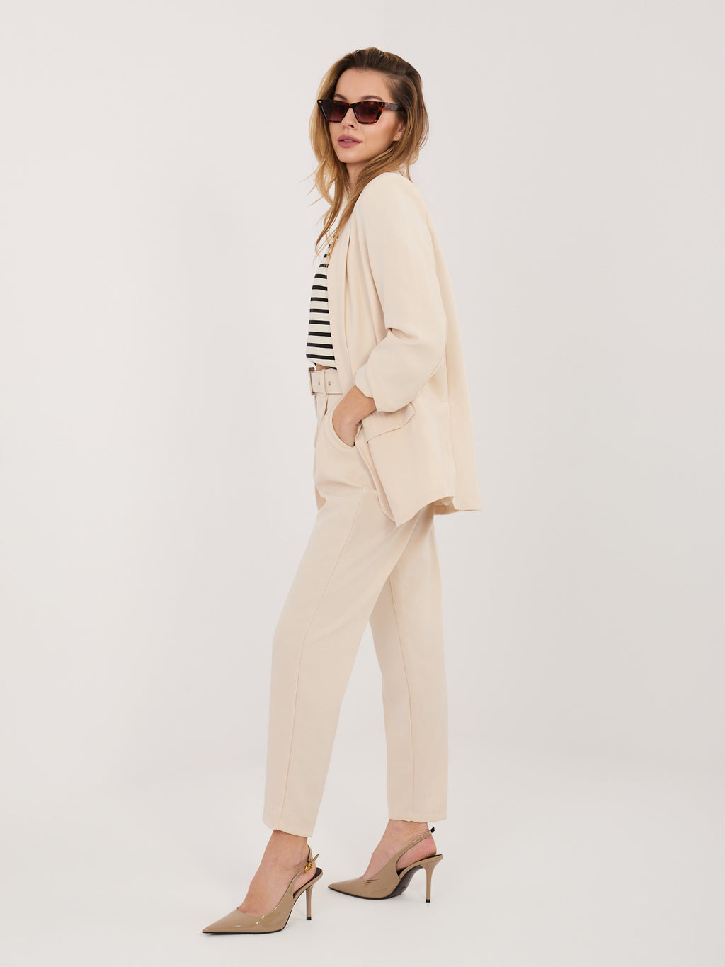 Conjunto beige con pantalón cigarrillo RUE PARIS