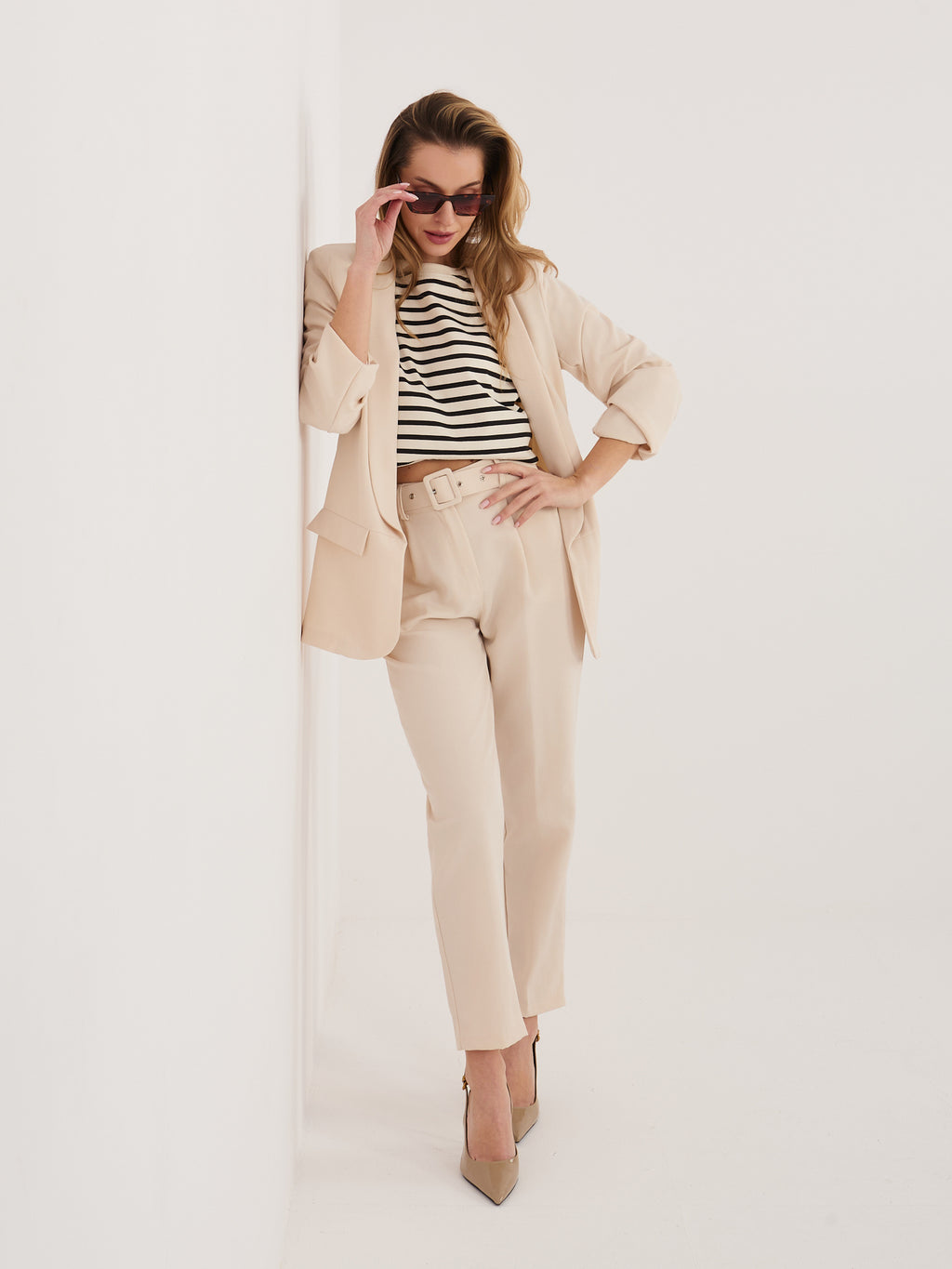 Conjunto beige con pantalón cigarrillo RUE PARIS