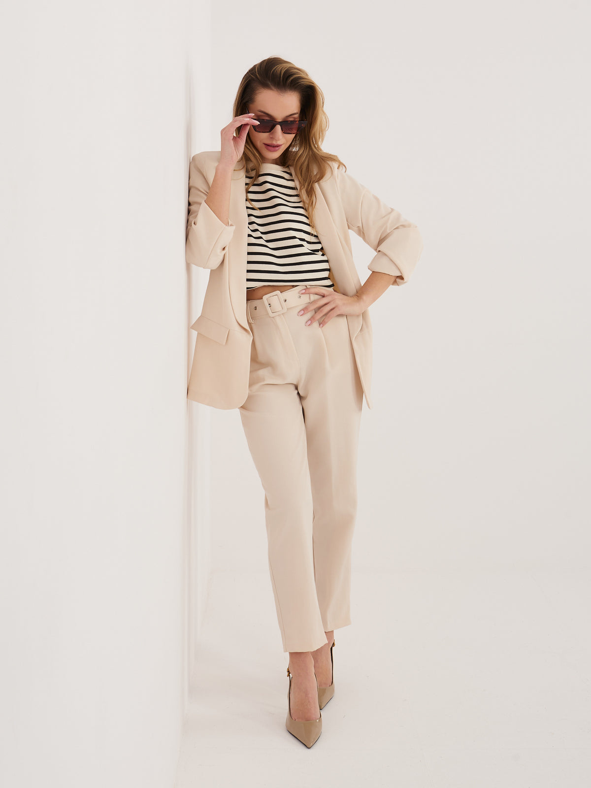Conjunto beige con pantalón cigarrillo RUE PARIS