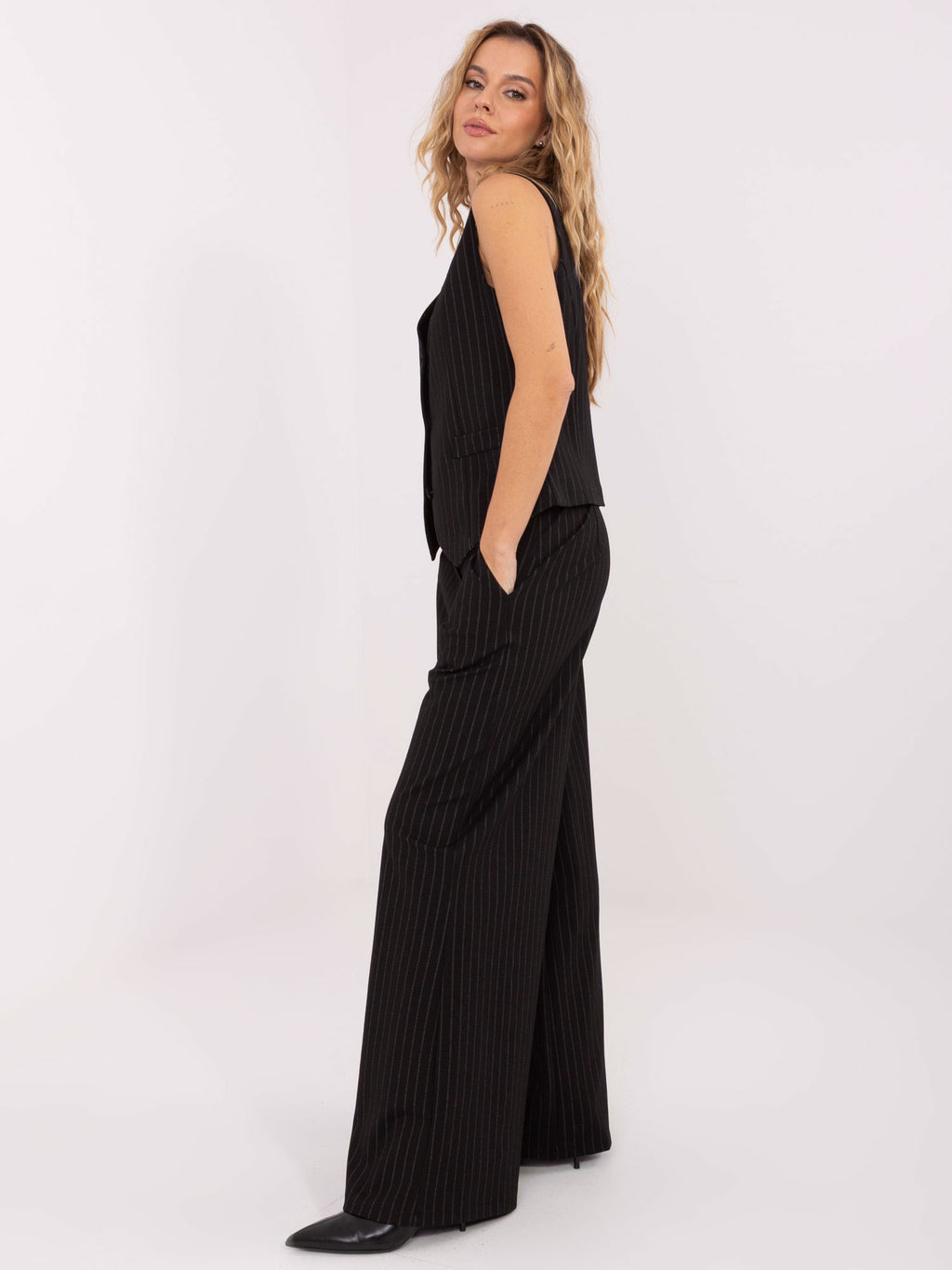 Pantalón elegante negro con bolsillos
