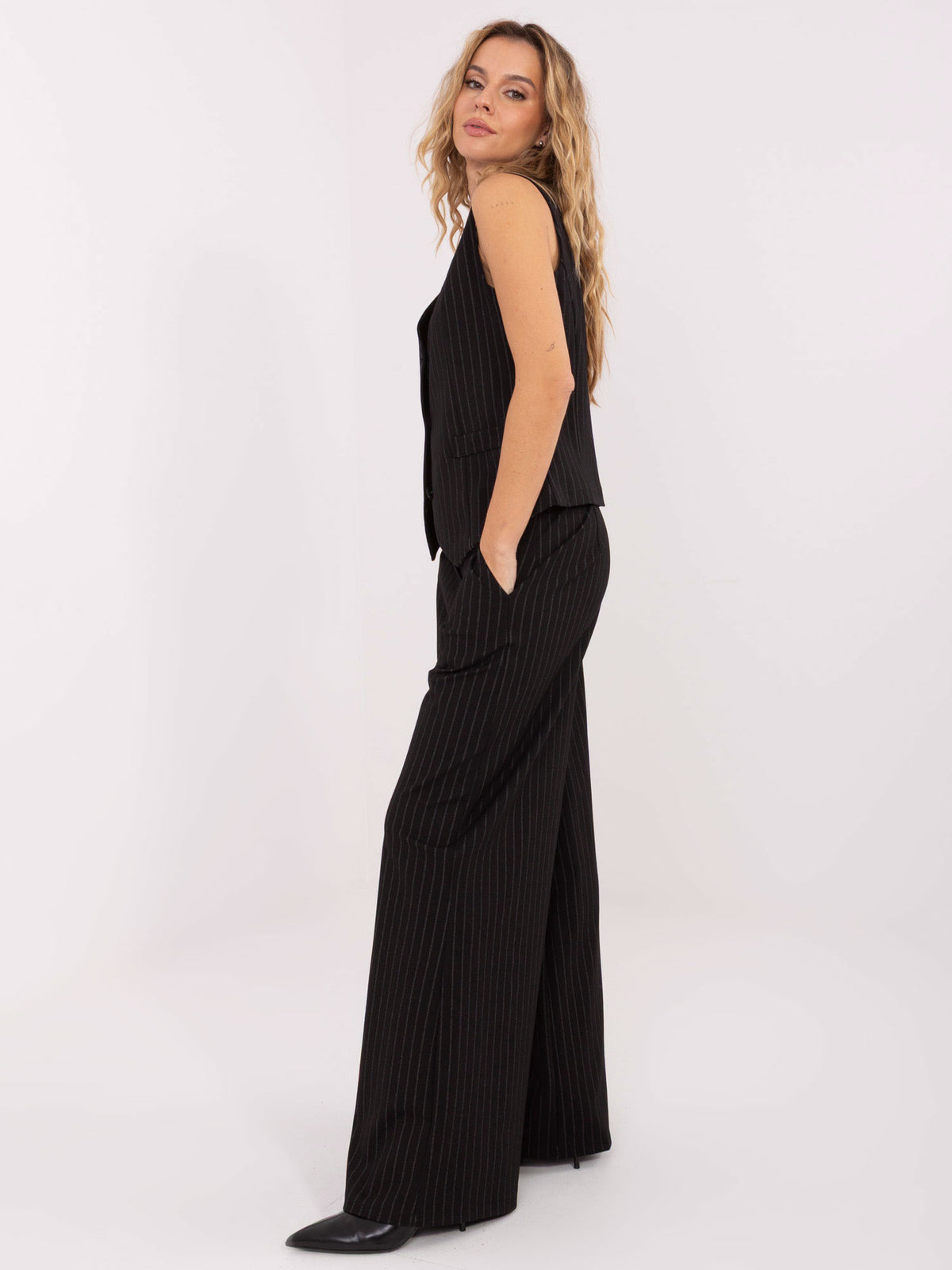 Pantalón elegante negro con bolsillos