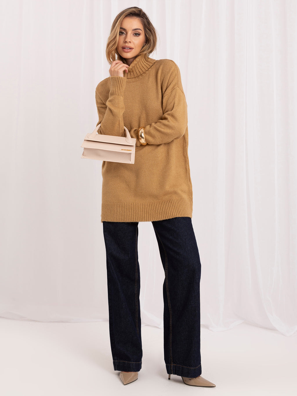Jersey camel holgado cuello alto