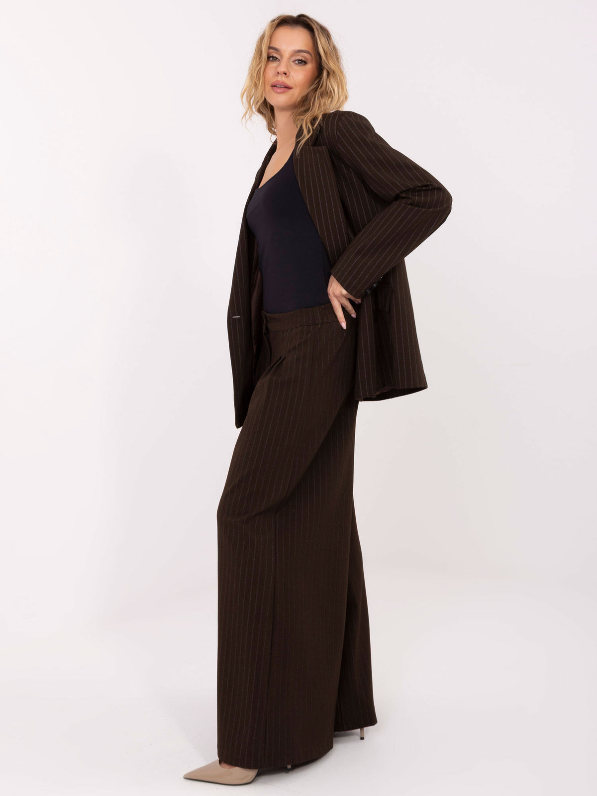 Pantalón traje ancho marrón oscuro