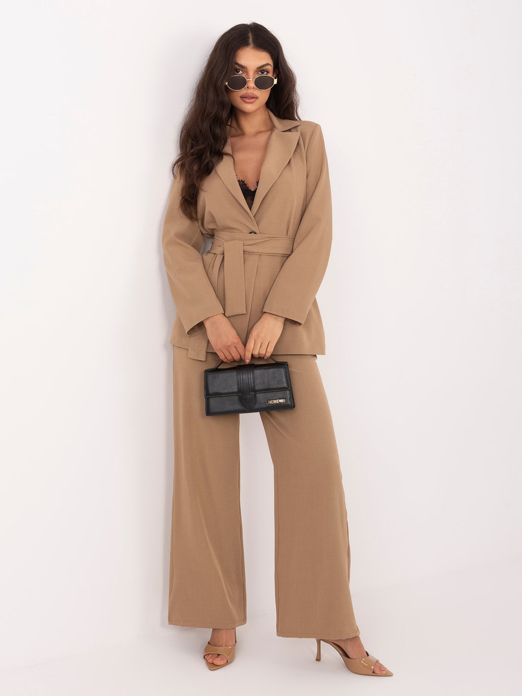 Conjunto camel con pantalón ancho