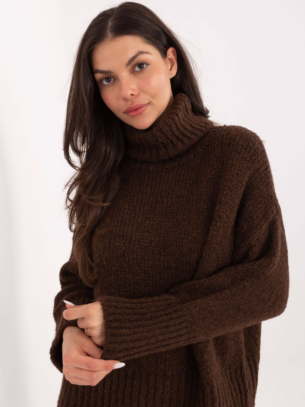 Jersey oversize cuello chimenea chocolate