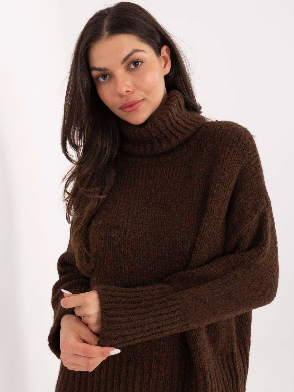 Jersey oversize cuello chimenea chocolate