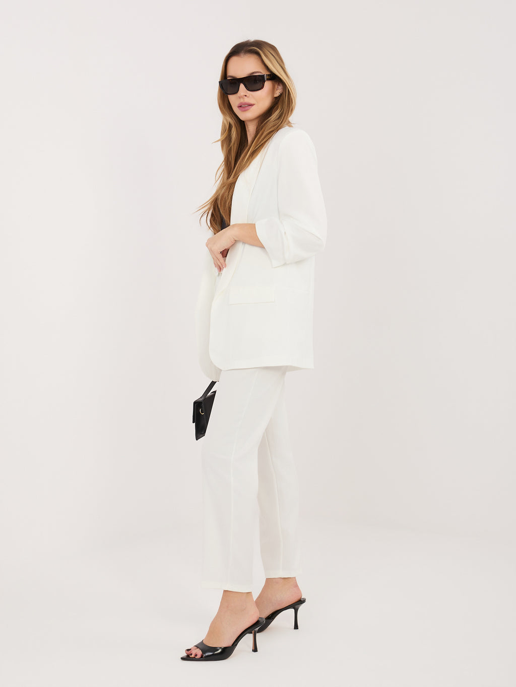 Conjunto elegante ecru con cinturón