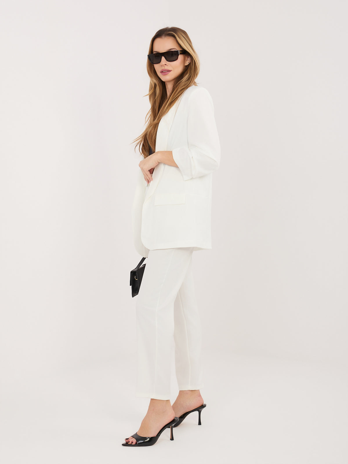 Conjunto elegante ecru con cinturón