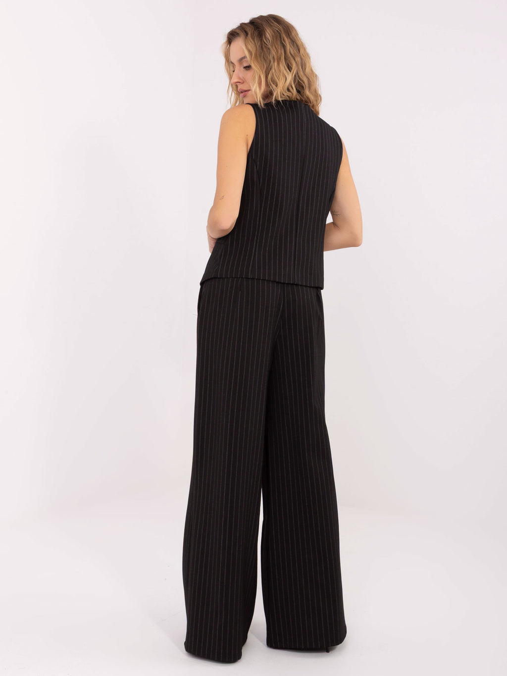 Pantalón elegante negro con bolsillos