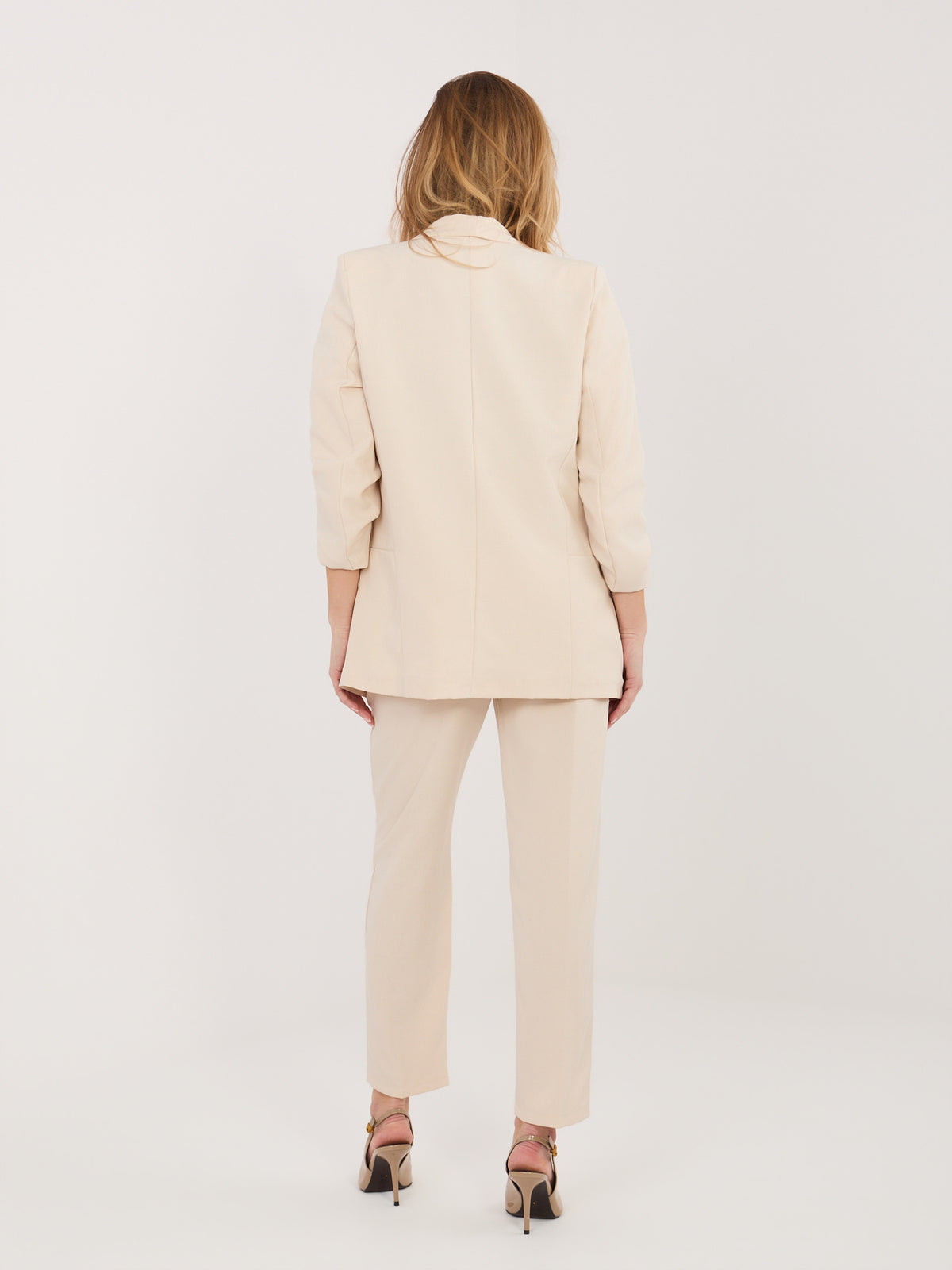 Conjunto beige con pantalón cigarrillo RUE PARIS