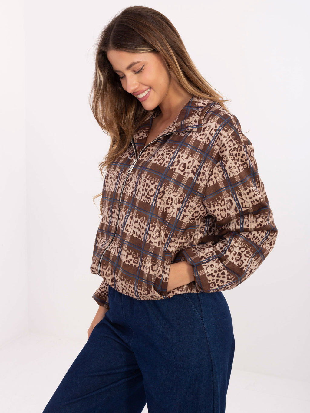 Chaqueta beige-marrón efecto ante con cuello
