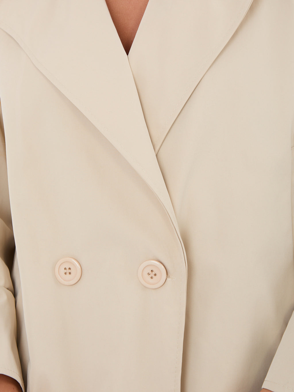 Abrigo Beige de Entretiempo con Bolsillos