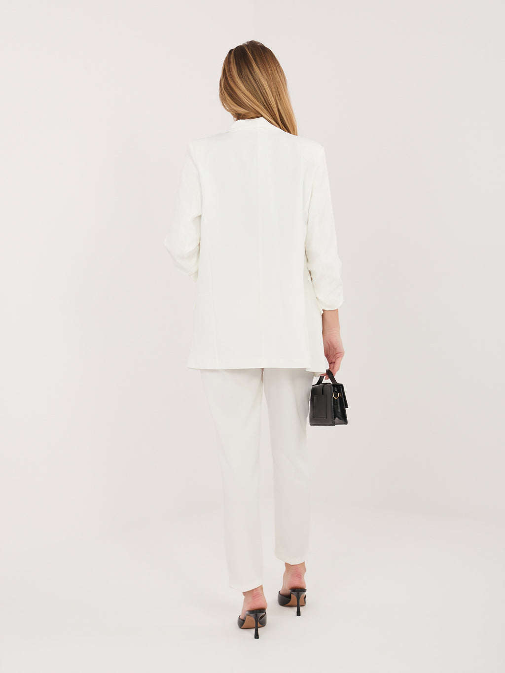 Conjunto elegante ecru con cinturón
