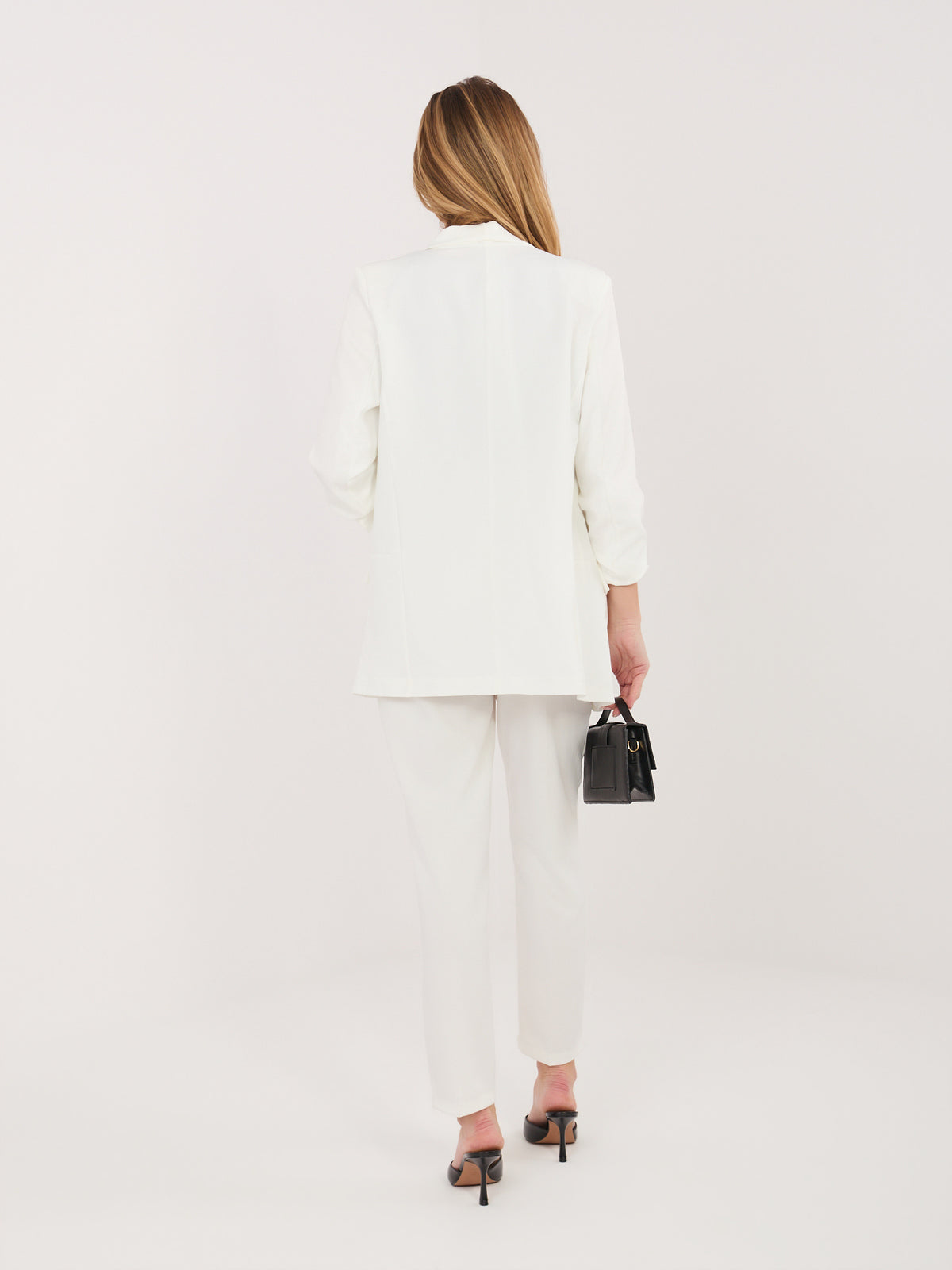 Conjunto elegante ecru con cinturón