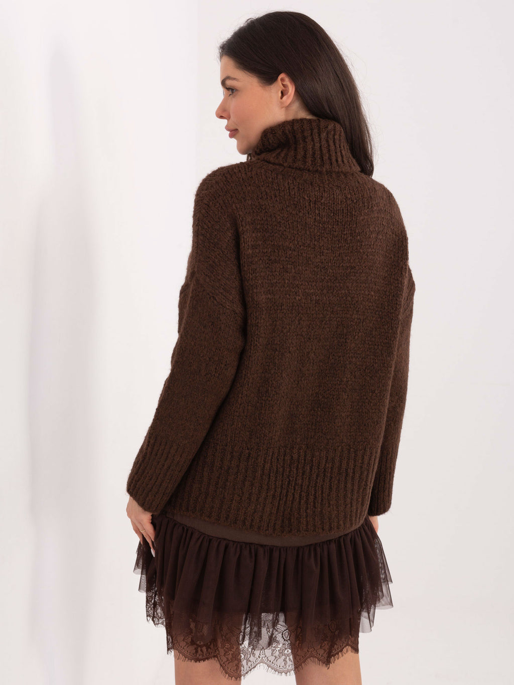 Jersey oversize cuello chimenea chocolate