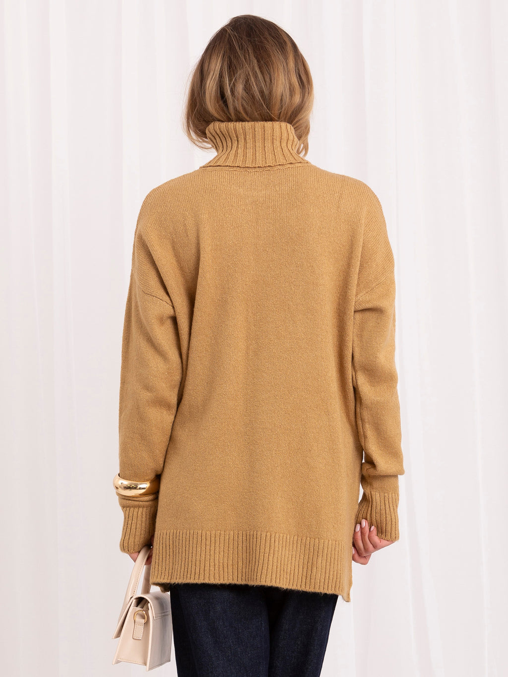 Jersey camel holgado cuello alto