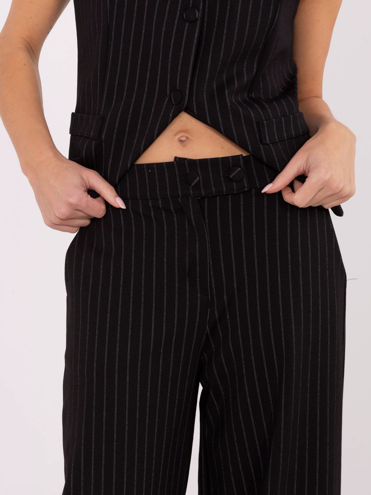 Pantalón elegante negro con bolsillos