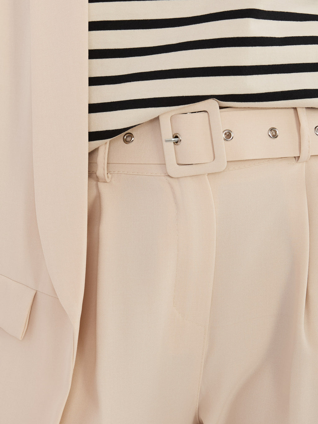 Conjunto beige con pantalón cigarrillo RUE PARIS