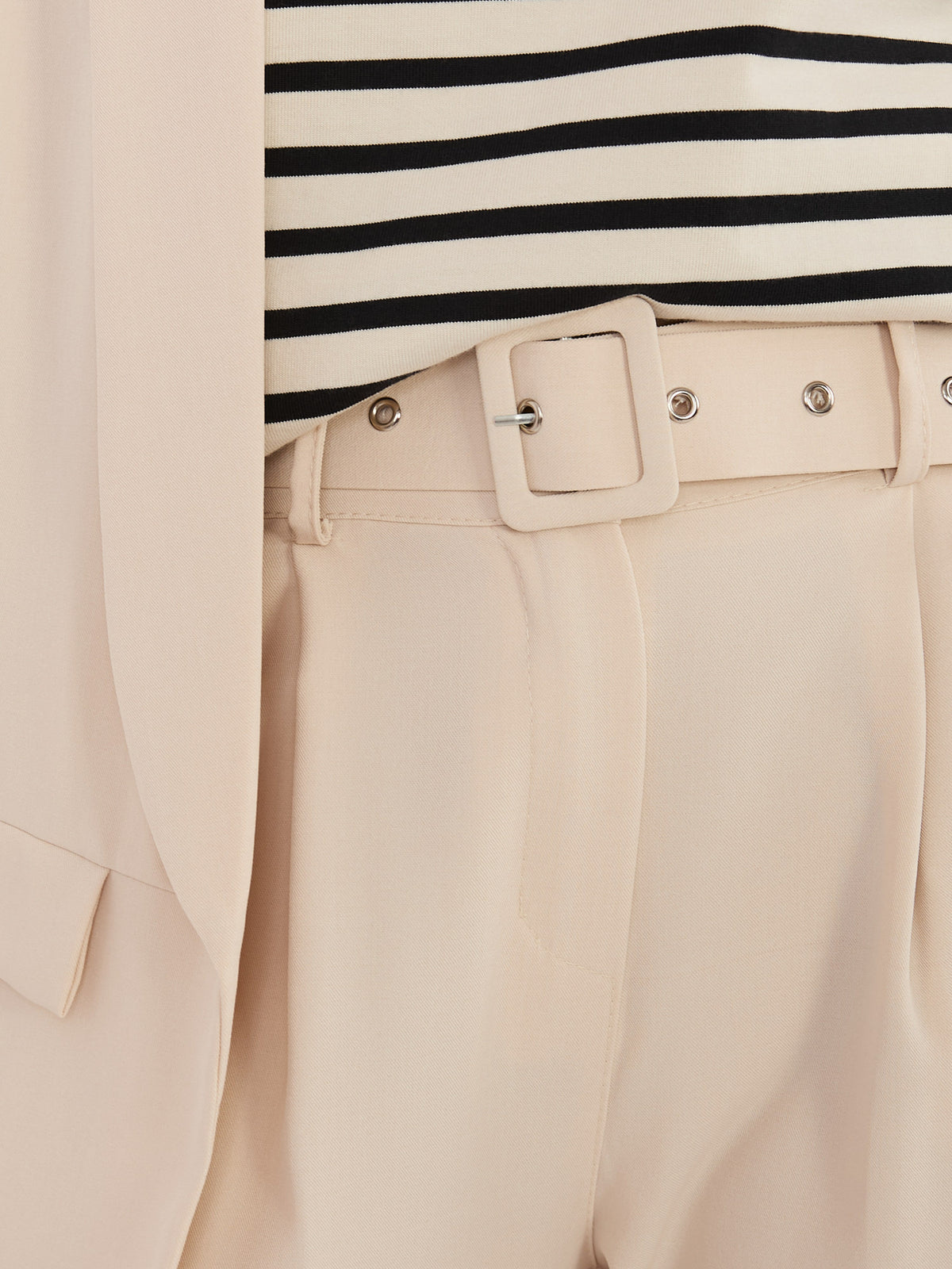 Conjunto beige con pantalón cigarrillo RUE PARIS