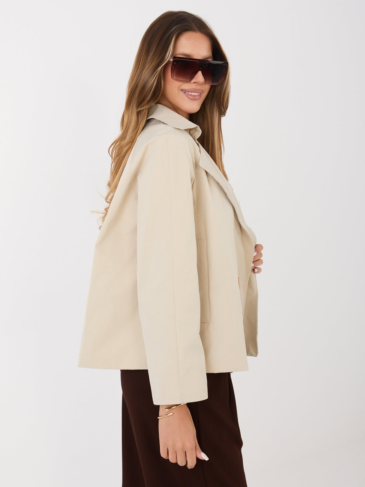 Abrigo Beige de Entretiempo con Bolsillos