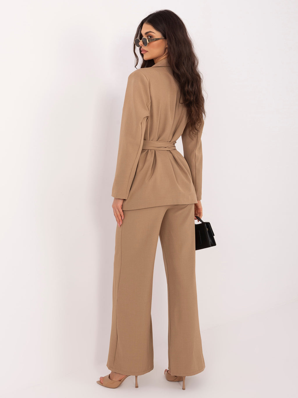 Conjunto camel con pantalón ancho