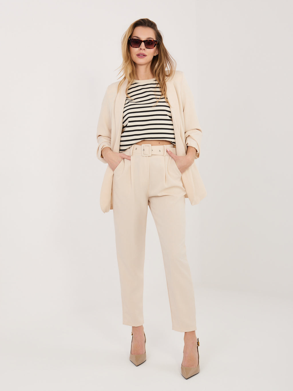 Conjunto beige con pantalón cigarrillo RUE PARIS