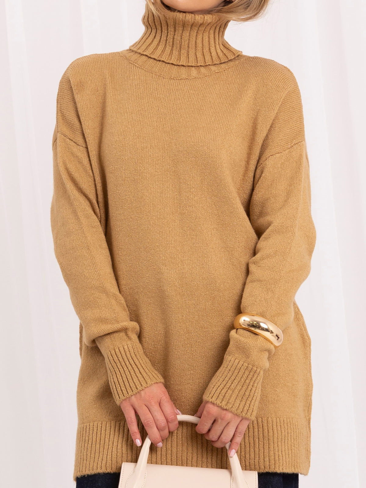 Jersey camel holgado cuello alto